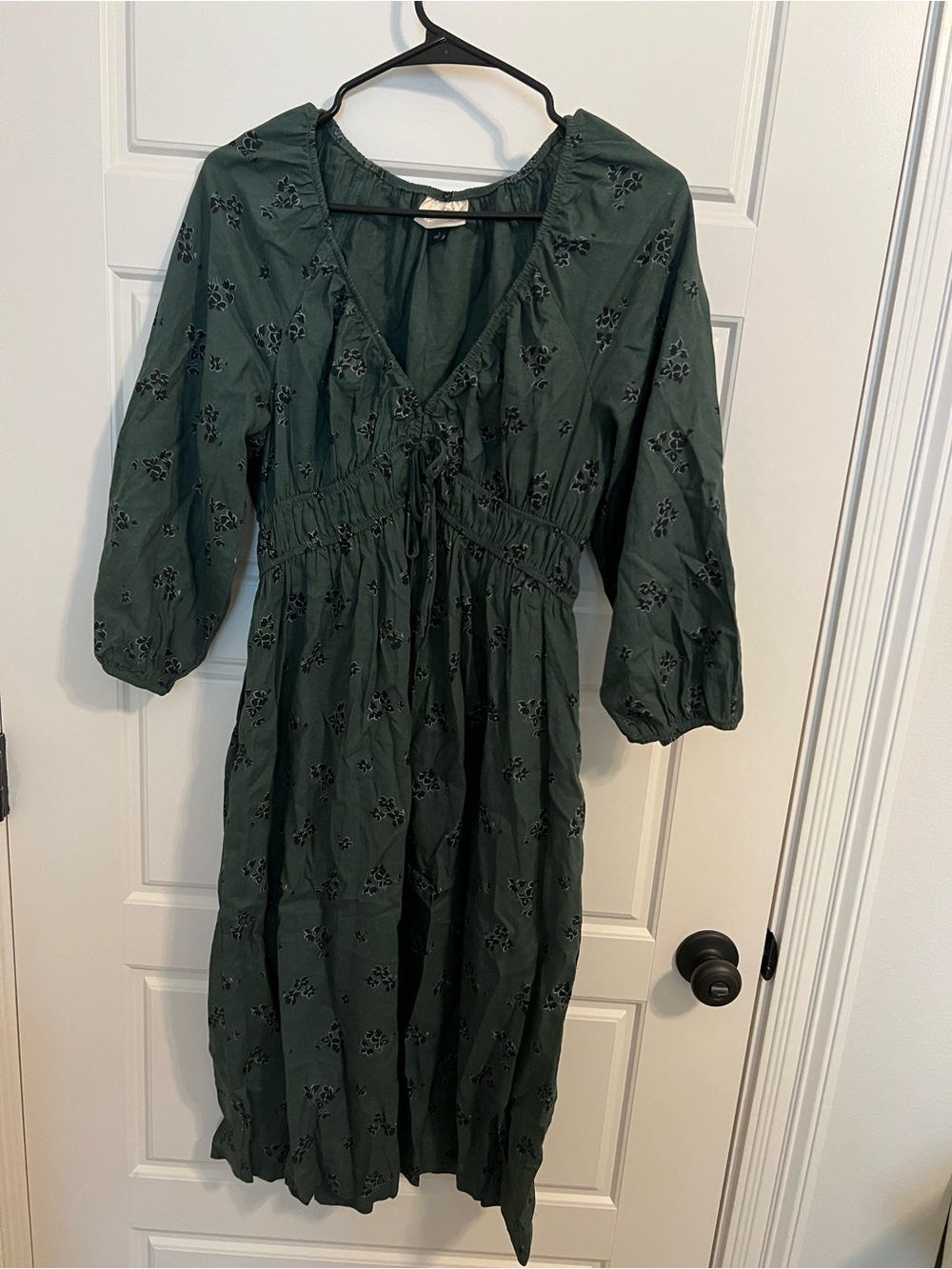 Universal Thread Forest Green and Black Printed V-Neck Midi Dress